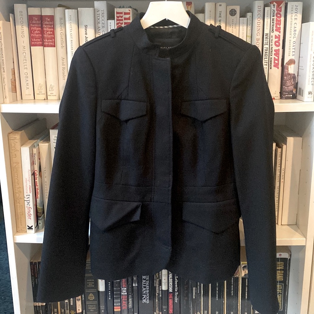 Banana Republic size 6 Black Fit and Flare Jacket